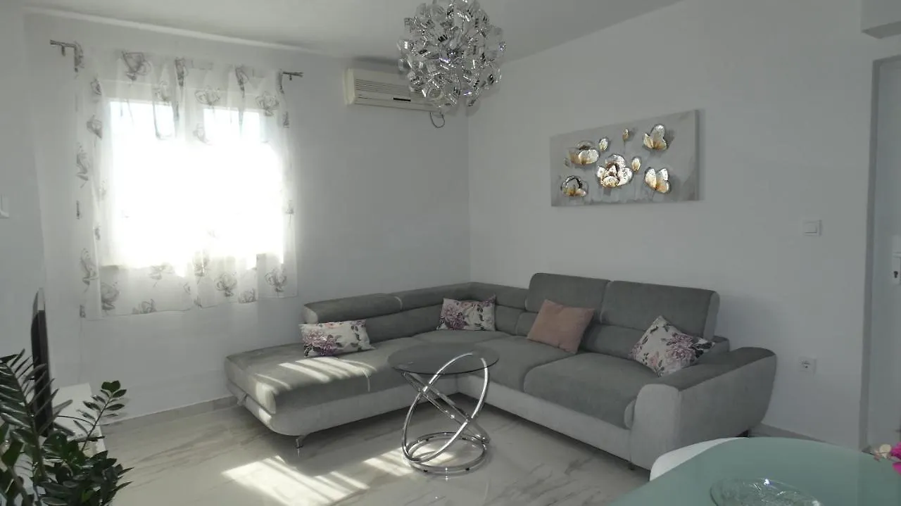 Two-Room Apartment Lidija With Terrace And Parking Donji Okrug
