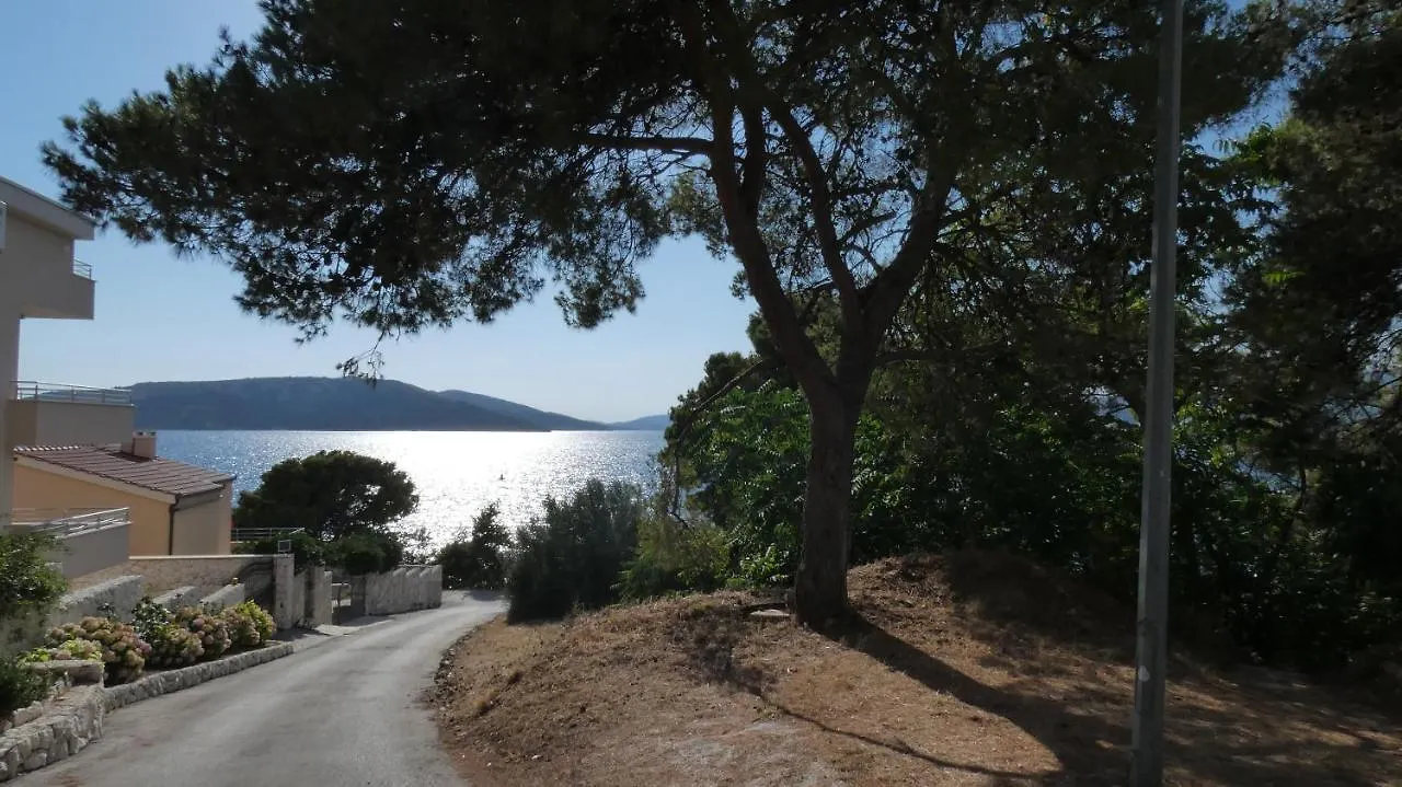 Two-Room Apartment Lidija With Terrace And Parking Donji Okrug  0*, Donji Okrug (Ciovo)