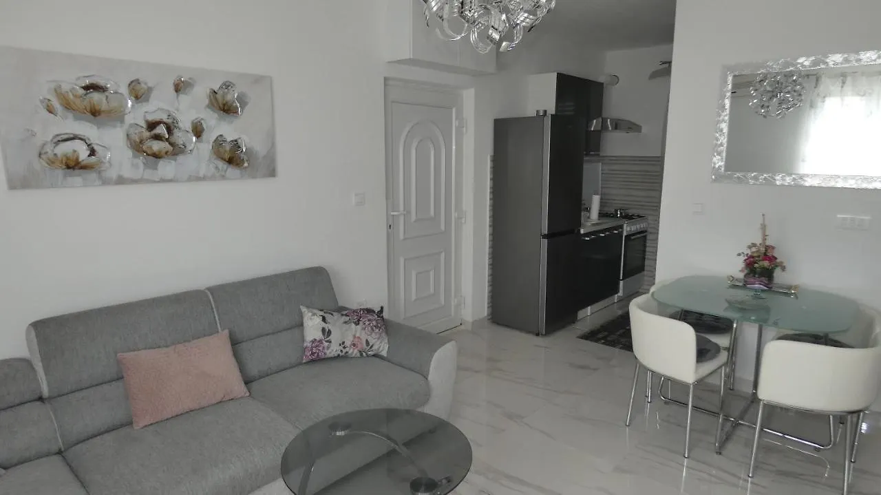 Two-Room Apartment Lidija With Terrace And Parking Donji Okrug  0*, Donji Okrug (Ciovo)