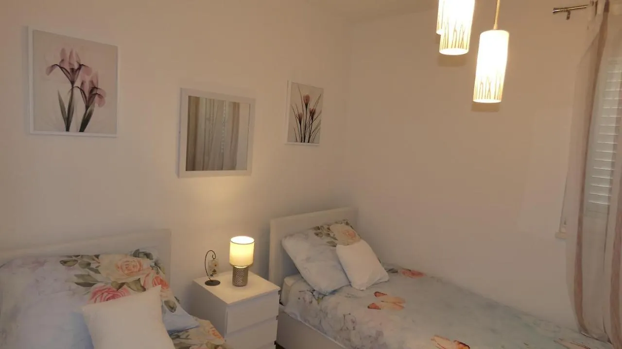 Two-Room Apartment Lidija With Terrace And Parking Donji Okrug  Croatia