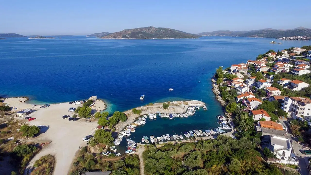Two-Room Apartment Lidija With Terrace And Parking Donji Okrug  0*, Donji Okrug (Ciovo)