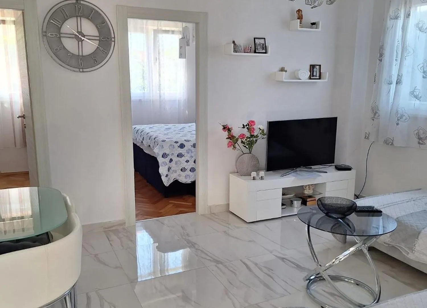 Two-Room Apartment Lidija With Terrace And Parking Donji Okrug  Croatia