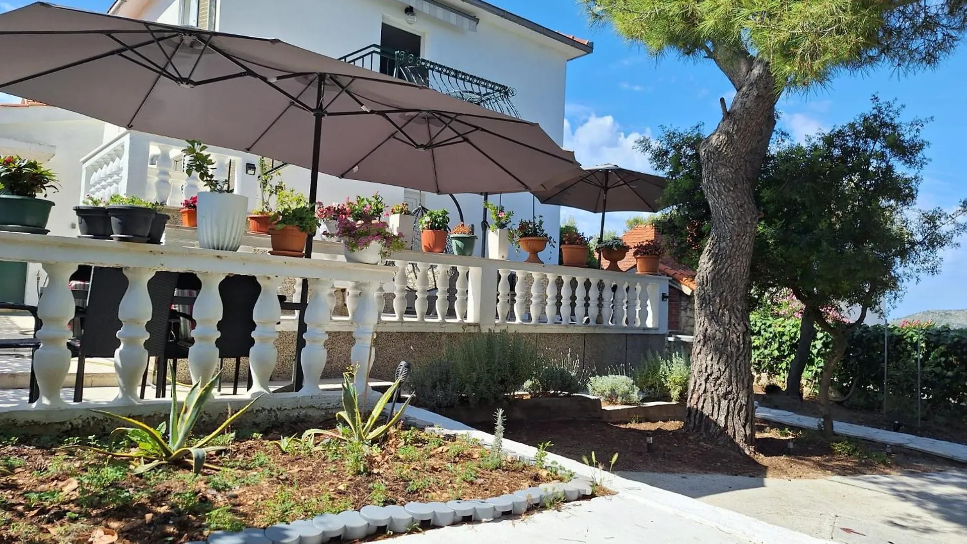 Two-Room Apartment Lidija With Terrace And Parking Donji Okrug  Croatia